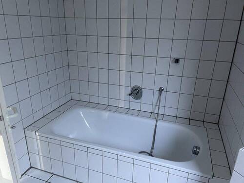Bad mit Wanne - 