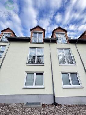 Blick zum Schlafzimmer von der Straße - 