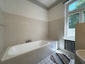 ... Wannenbad mit Fenster, ... - 
