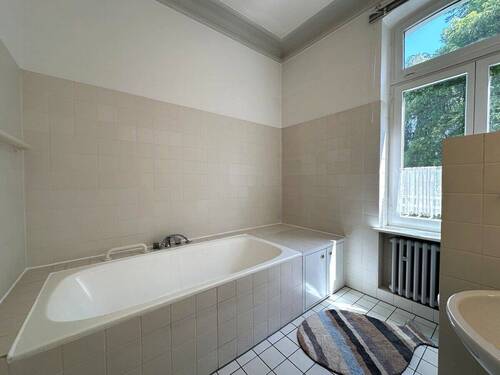 ... Wannenbad mit Fenster, ... - 