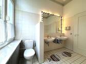 …WC und Doppelwaschbecken - 