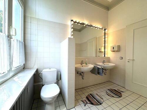 …WC und Doppelwaschbecken - 