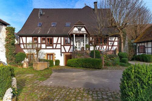Innenhof, Wohnhaus - 1 Zimmer Mehrfamilienhaus, Wohnhaus zum Kaufen in Herrenberg