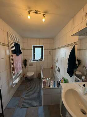 Badezimmer EG - 6 Zimmer Einfamilienhaus in Stelzenberg