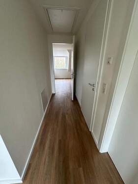 Flur - Etagenwohnung mit 58,00 m&sup2; in Wilhelmshaven zur Miete