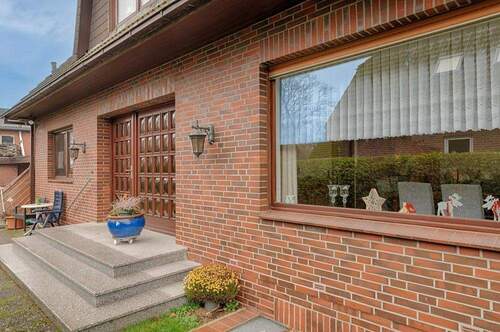 Eingang - 5 Zimmer Einfamilienhaus in Rosengarten