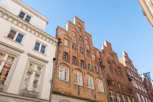 Treppengiebel - 1 Zimmer Mehrfamilienhaus, Wohnhaus in Lübeck