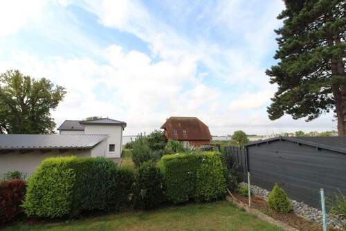 Blick zum Nebengebäude - 4 Zimmer Einfamilienhaus in Breege