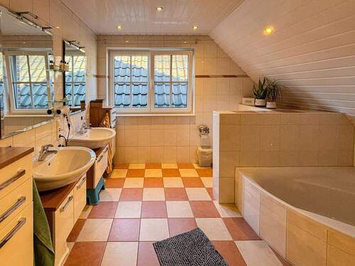 Bad im Dachgeschoss - 