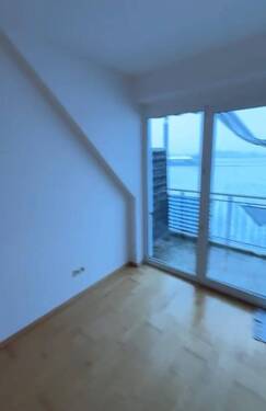 Wohnzimmer mit Balkon - Etagenwohnung mit 49,40 m&sup2; in Ergolding zum Kaufen