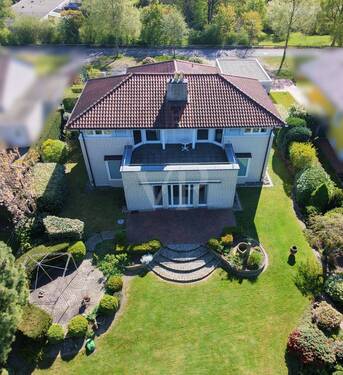 Titelbild neu Luft v. hinten - 6 Zimmer Einfamilienhaus zum Kaufen in Celle