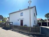 Richtung Hauseingang - Mehrfamilienhaus, Wohnhaus mit 158,00 m&sup2; in Neumarkt in der Oberpfalz zum Kaufen