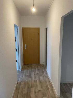Flur - Frisch renovierte und helle 3-Zi. Whg. mit Balkon in Walddrehna