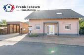  18322 Außenansicht - Freistehendes Einfamilienhaus mit Carport in Kerpen - Baujahr 2012 - Sonnenterrasse & Waldsicht