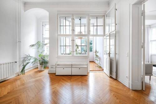 Zimmer 2 mit Blick zum Wintergarten - 5 Zimmer Etagenwohnung in Berlin