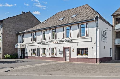 Frontansicht - Charmantes Restaurant mit Hotelbetrieb und Bungalow