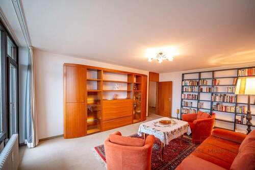 Großzügiges Wohnzimmer - 2 Zimmer Etagenwohnung in München / Solln