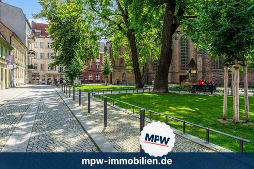 Reformationsplatz mit Kirche - 