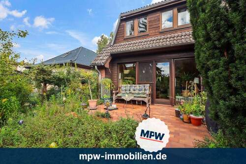 Terrasse - Idyllisch wohnen: Doppelhaushälfte mit Garten und ausgebautem Keller