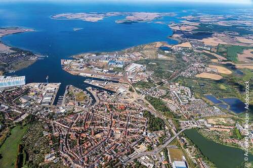 Luftaufnahme Wismar - Grundstück mit 10 Garagen in Wismar - nahe Hafen und Ostsee