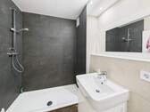 modernisiertes Duschbad - 