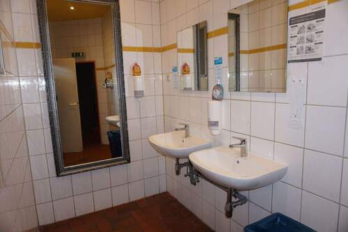 Sanitäranlagen der Gewerbeeinheit - 