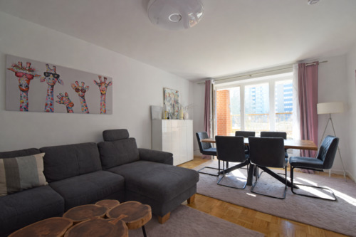 Wohnzimmer mit Zugang auf die Terasse - 3 Zimmer Etagenwohnung zur Miete in Lüneburg