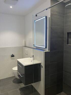 Bad, ebenerdige Regendusche - 4 Zimmer Etagenwohnung in Leinfelden