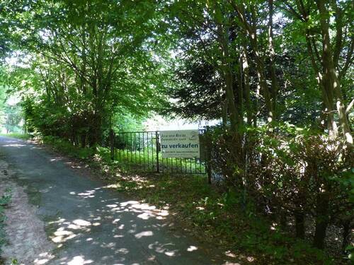 Zufahrt zum Grundstück - 