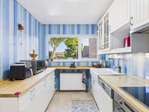  helle Einbauküche - 6 Zimmer Einfamilienhaus in Mainz