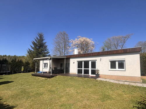 Außenansicht - Ferienbungalow: modern, kernsaniert, mit Kamin, Fußbodenheizung & großem Grundstück