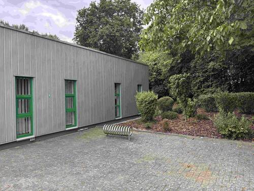 Ansicht Norden Büro + Parkplatz - Halle zum Kaufen in Espelkamp