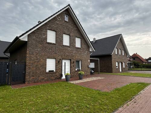 Frontansicht - Exklusives Ein- oder Zweifamilienhaus im Bad Zwischenahner Ortsteil Ohrwege