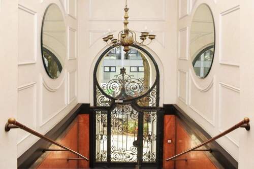 Entrée Vorderhaus - Attraktives Ladenlokal in Top-Lage nahe KaDeWe