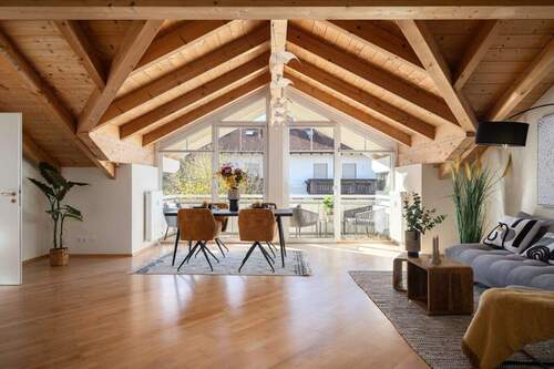 Wohntraum unter Sichtholzdecke - 3 Zimmer Etagenwohnung in Rosenheim
