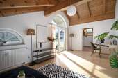 Schlafzimmer mit Dachgeborgenheit - 