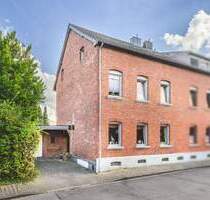 Teilweise vermietetes Wohnhaus mit traumhaftem Garten und großer Garage in Broichweiden - Würselen