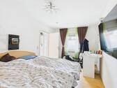 Großzügiges Schlafzimmer - 