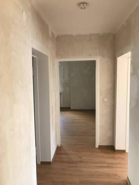 Diele - Etagenwohnung mit 69,70 m&sup2; in Saarbrücken zur Miete