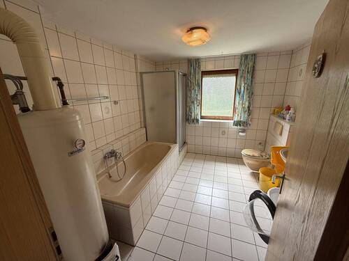 Wannenbad im EG - 