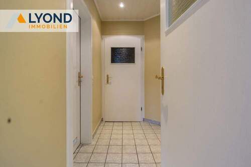 Flur / Zugang Hauswirtschaftsraum Erdgeschoss - 