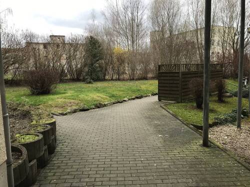 Grünanlage hinter dem Haus - 