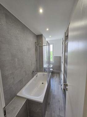 Badezimmer - Hochwertig sanierte 3-Zimmer Wohnung; Als Ferienwohnung und für Expats und Monteure geeignet!!