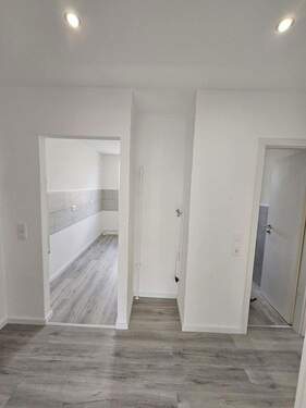 Flur mit Waschmaschinennische - 