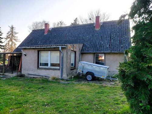 Rückseite Wohnhaus - entkerntes Einfamilienhaus mit Nebengelass bei Anklam