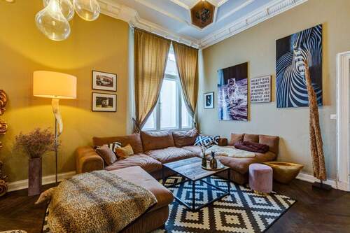 Wohnzimmer 2 - 5 Zimmer Etagenwohnung zum Kaufen in Berlin