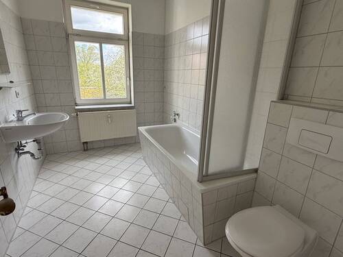 Tageslichtbad mit Wanne - 