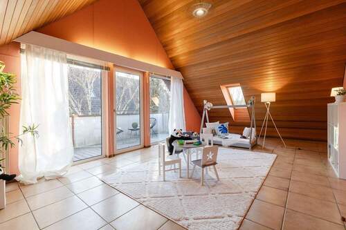 freundliches Kinderzimmer (OG) - 