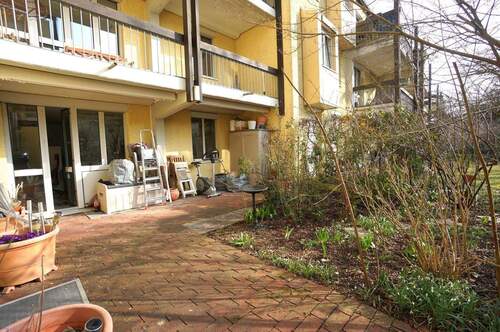 Terrasse mit Gartenstück - 