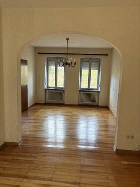 Bild 1 - Charmantes Reihenendhaus mit Potenzial in Dudweiler - sofort frei